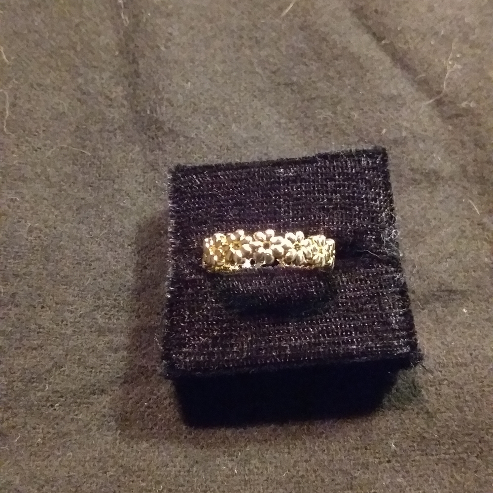 Gold Floral Band Ring - Women Jewelry - Picture 2 of 2